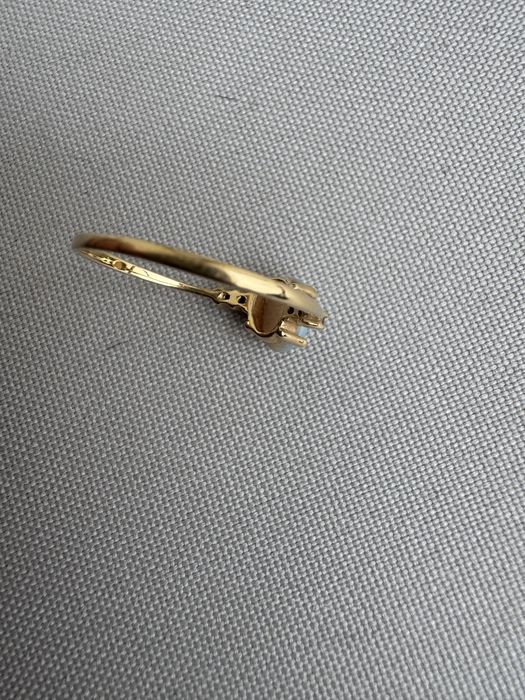 Inel din aur, opal si diamante