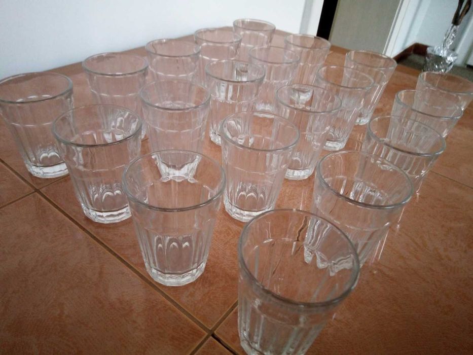 Set 20 pahare mici aperitiv / țuică / shot-uri din sticlă rezistentă