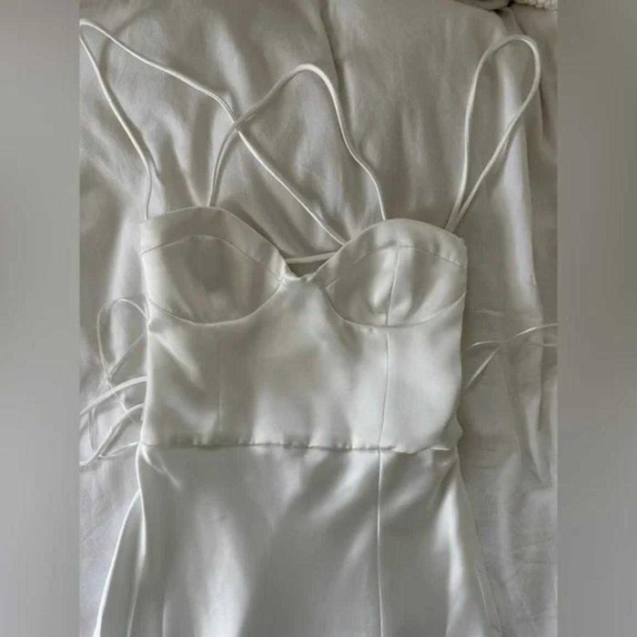 Rochie midi Zara cu decolteu în formă de inimă și bretele reglabile