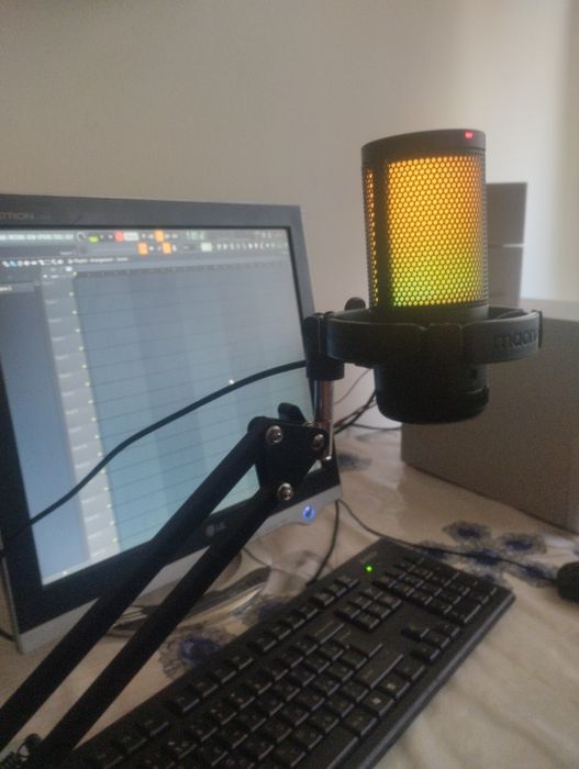 Mifrafon Studio va streamlar podcast lar uchun