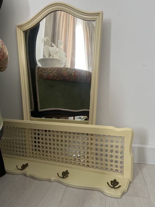 Зеркало с вешалкой