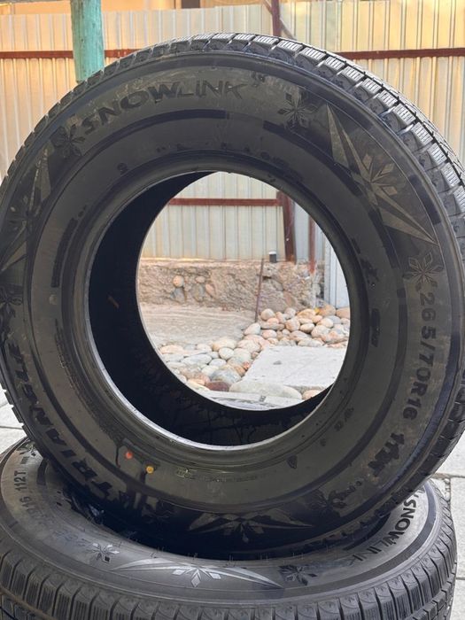Продам комплект зимних шин Triangle 265/70 R16