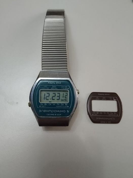 Часы наручные Электроника 5. Кварц ЖКИ. СССР.
