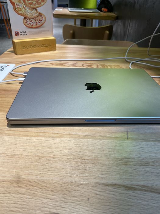 Macbook pro m1 pro 120 fps  48 yaderlik 16/512 20 soatga yetadi quvati
