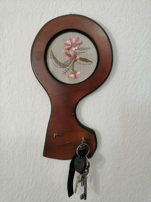 Дървени закачалки и рамка