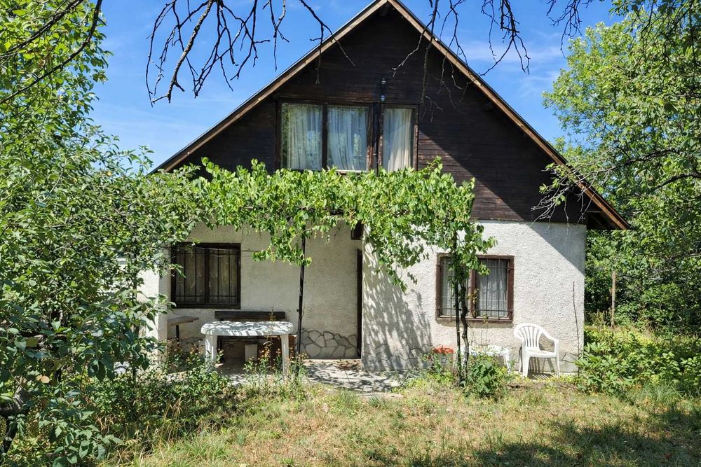 Къща за продажба в гр. Нови Искър, м-т Радеви круши