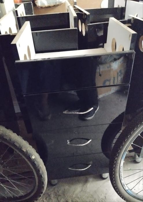 Продам креслы для парикмахерской