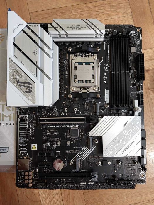 AMD Ryzn 9 7900X3D + Asus Rog Strix B650-A Gaming Wi-Fi