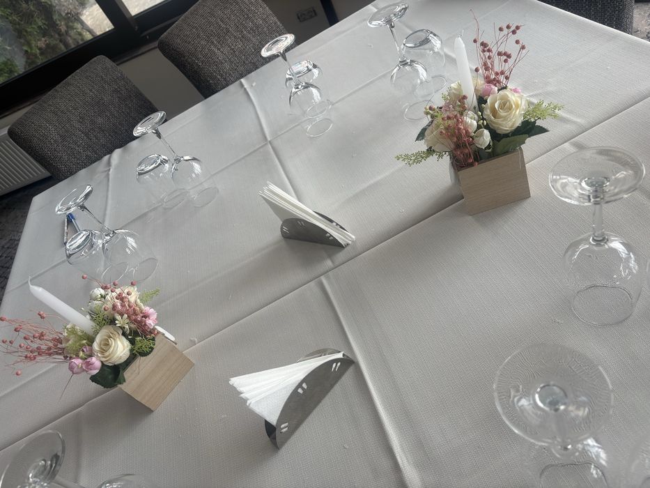 Vand inchiriez decoratiuni mese + alte modele