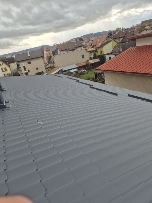 Executam acoperisuri si reparati urgente