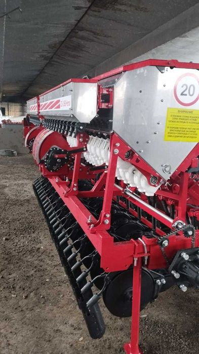 Зерновая сеялка травяная три бункера 3.6