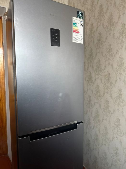 Холодильник Samsung