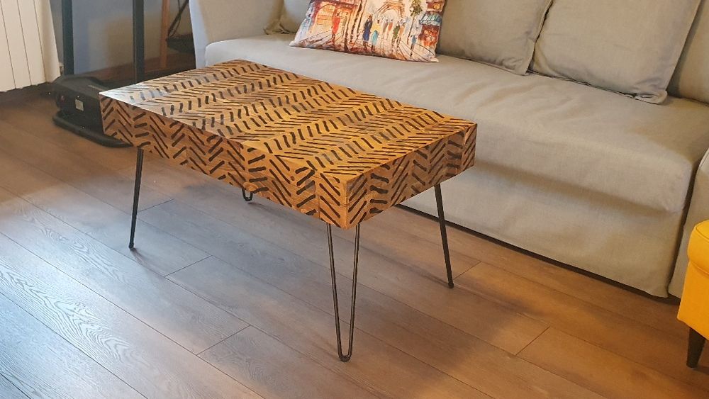 Дървена холна маса