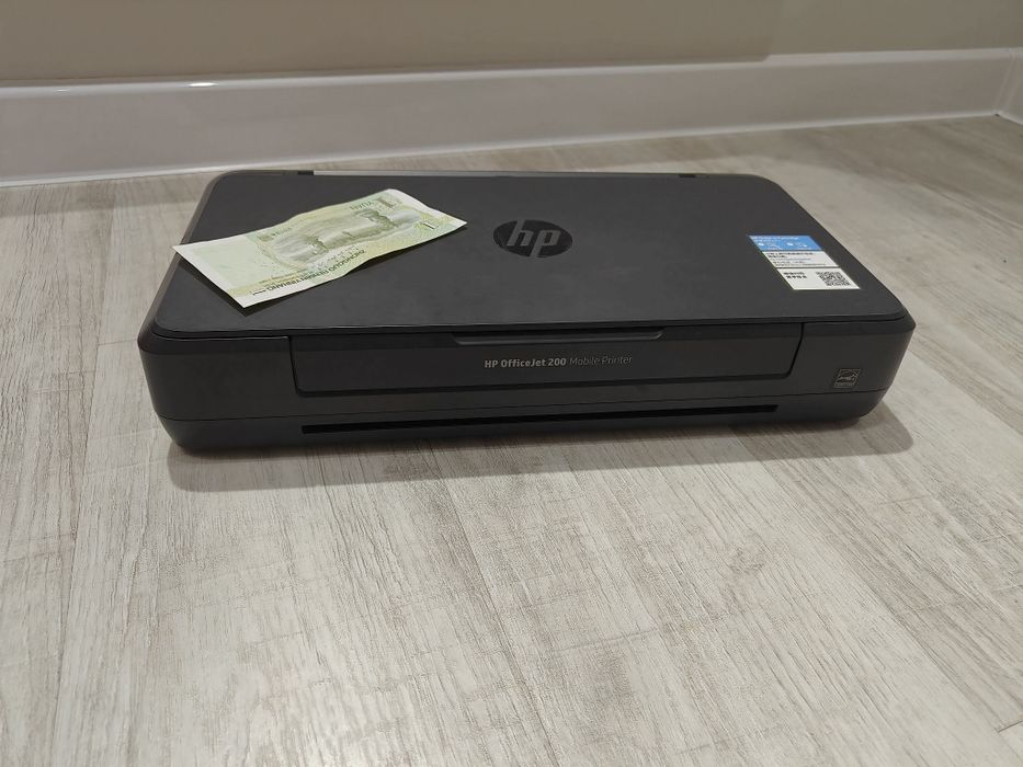 принтер цветной HP OfficeJet 200 Mobile Printer