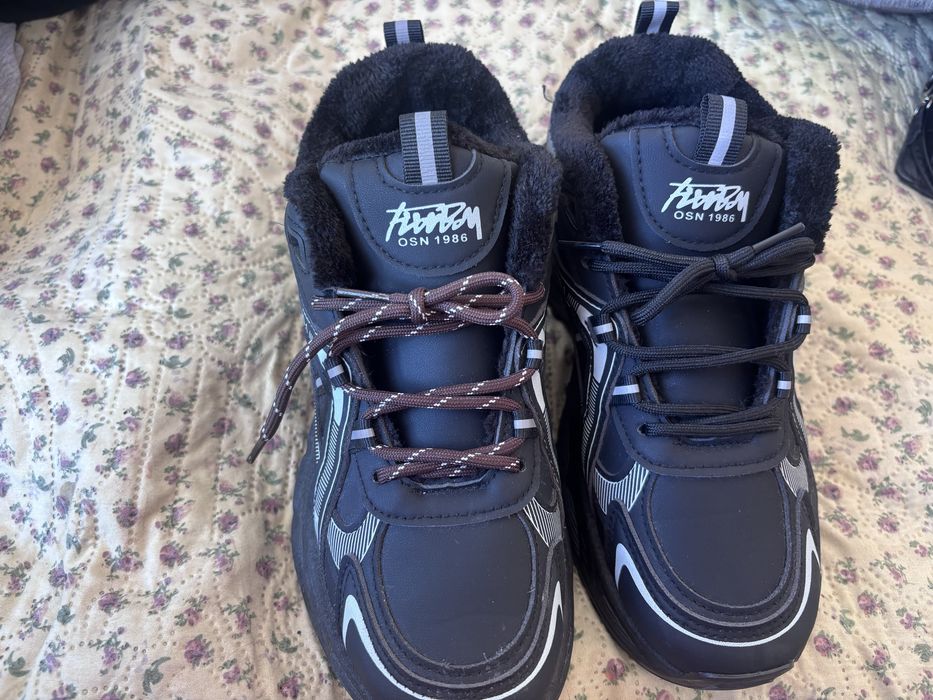 Продам кроссовки