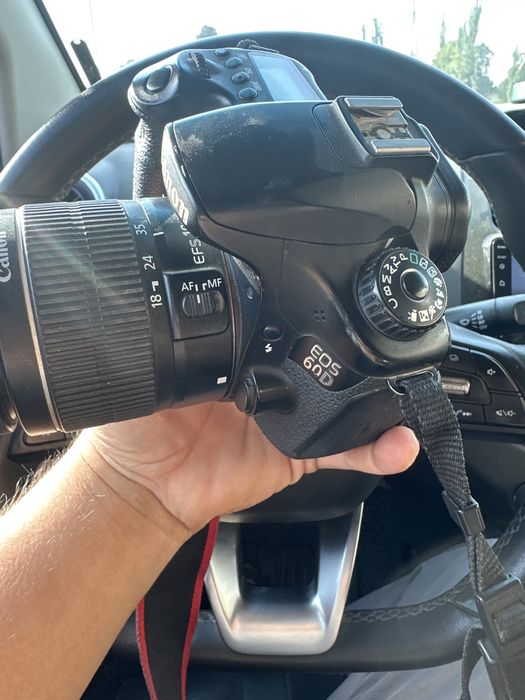 Canon 60 D holati yaxshi bir qoʻl