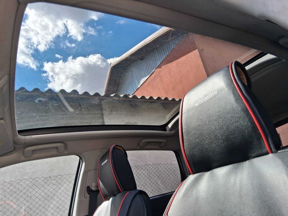 Mașina Mitsubishi ASX
