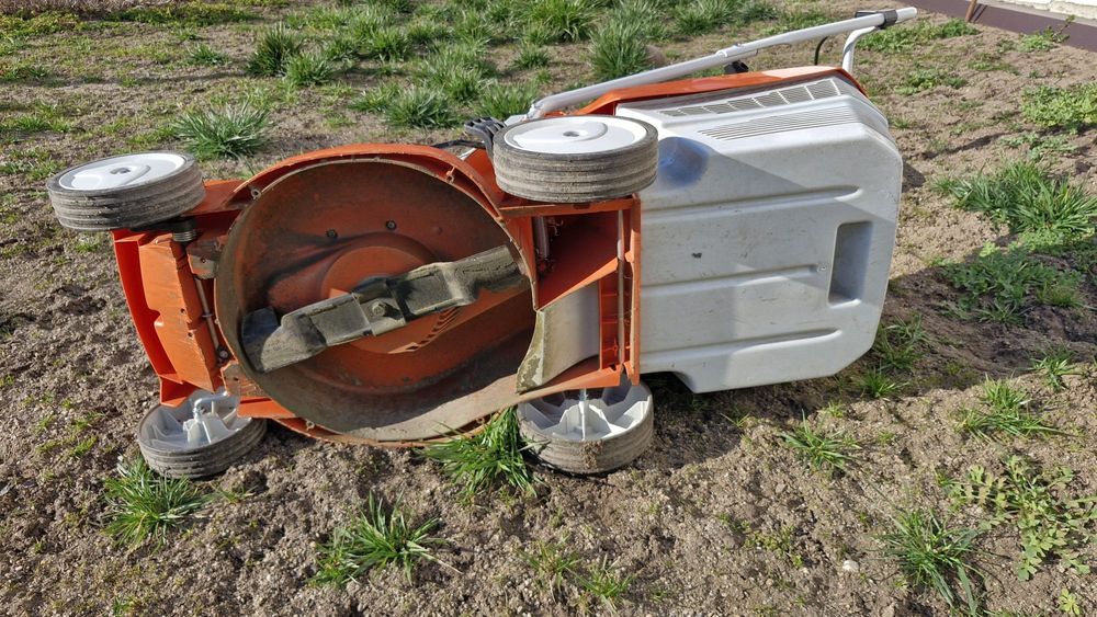 Vand masina de tuns iarba sthil