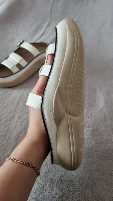 Продам женскую обувь