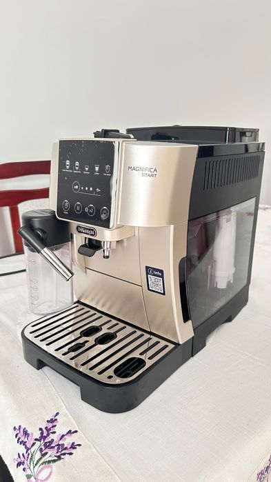Expresor nou delonghi