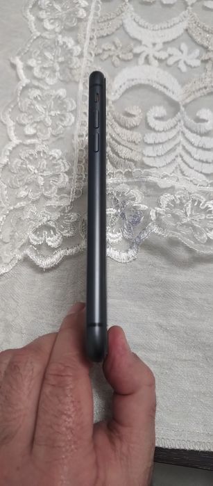 Продавам IPhone 11