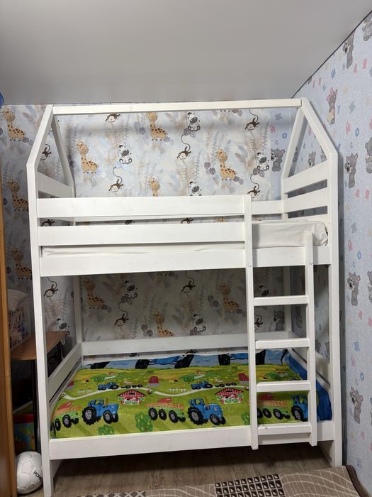 Двухъярусная детская кровать