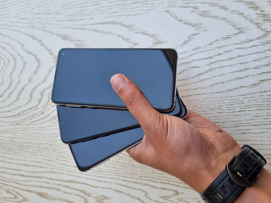 Samsung Galaxy S10e Dual sim. Garantya bor. OzU 6/128 GB. Ime o'tkan