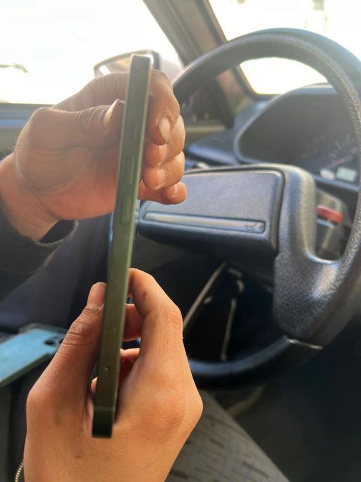 Продам айфон 13