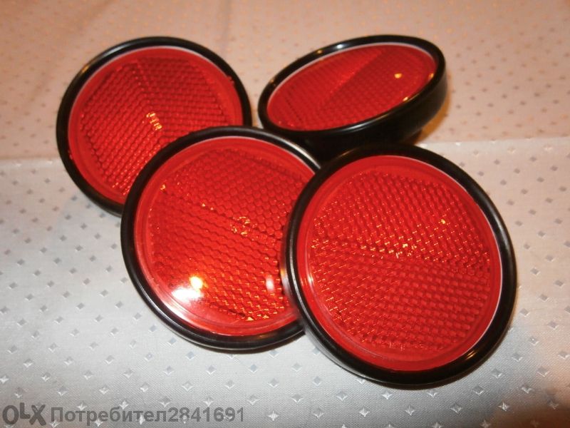 Светлоотразители, различни размери.