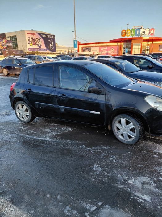 Vând Renault clio an fabricație 2007 motor 1.5 diesel detalii la tel