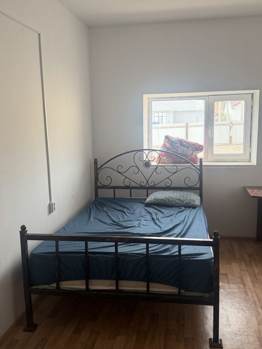 Кровать спальная