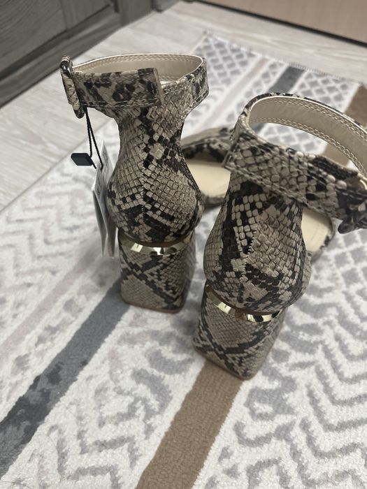 Босоножки Bershka