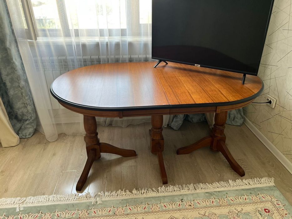 Стол для гостиной