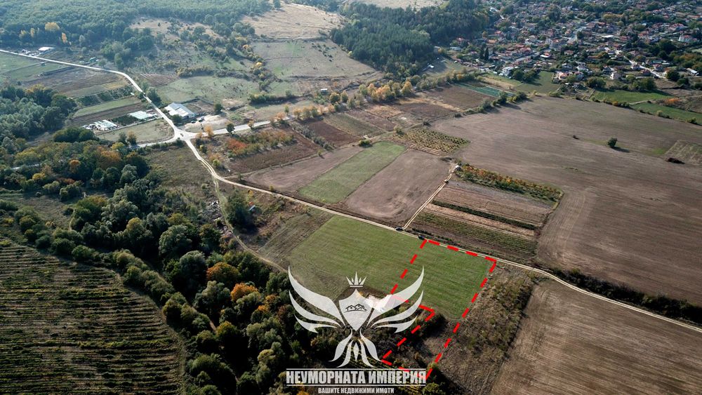 Продавам земя 3300кв.м. вътрешна линия след село Долнослав