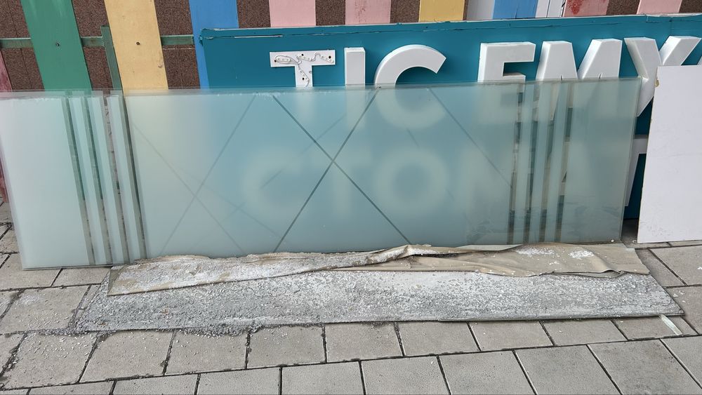 Продам перегородеи из коленного стекла