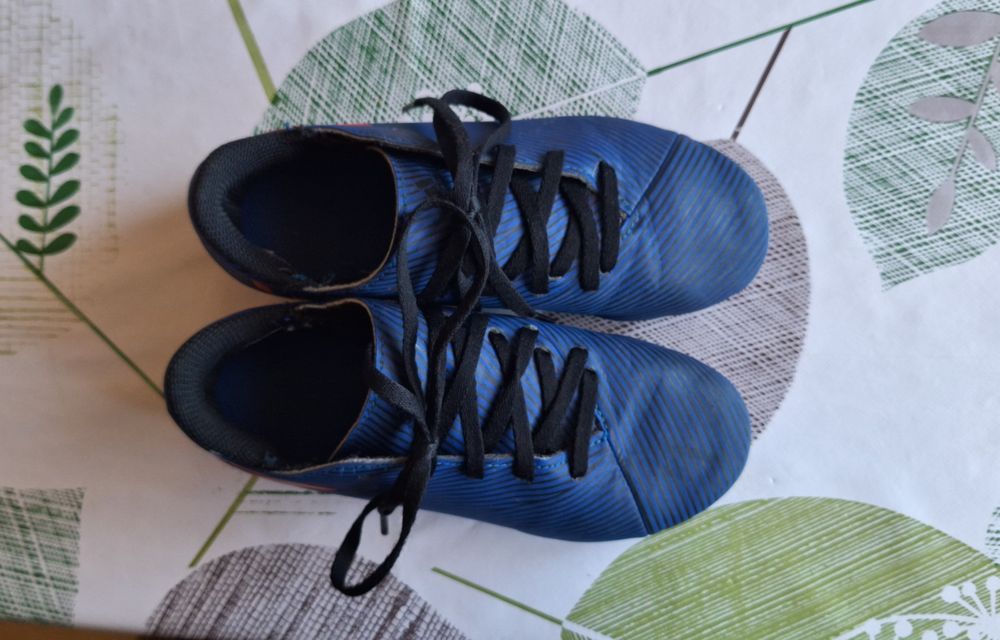 Продавам детски Бутонки Adidas