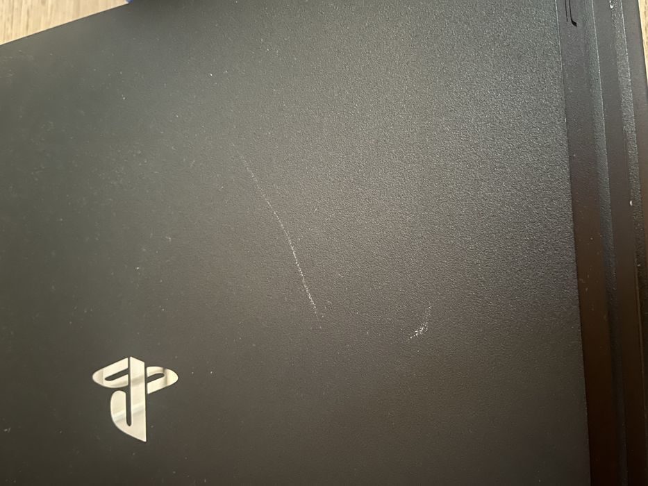 Продавам PlayStation 4