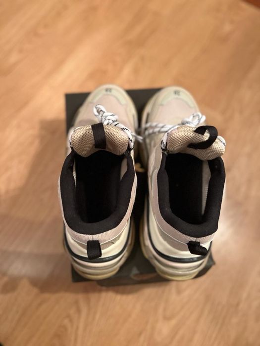 Кроссовки женские