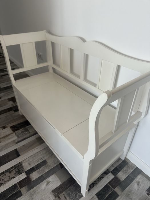 Banca alba cu spatiu depozitare