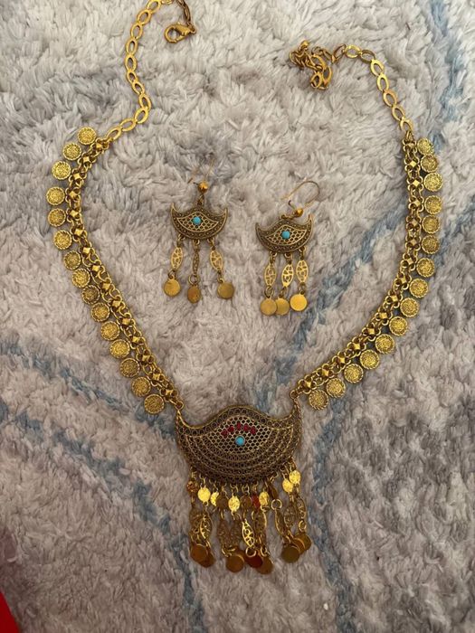 Украшение с любой одеждой