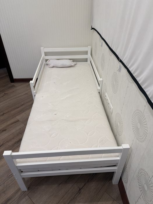 Кровать с матрасом