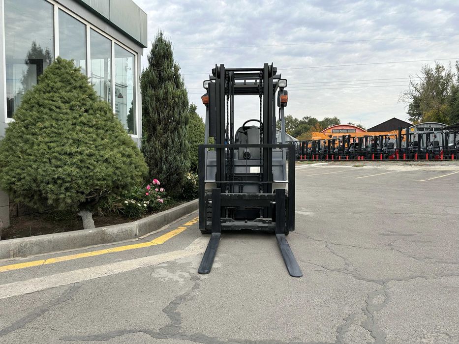 Nissan UniCarriers FD15 - автомат, side shift,