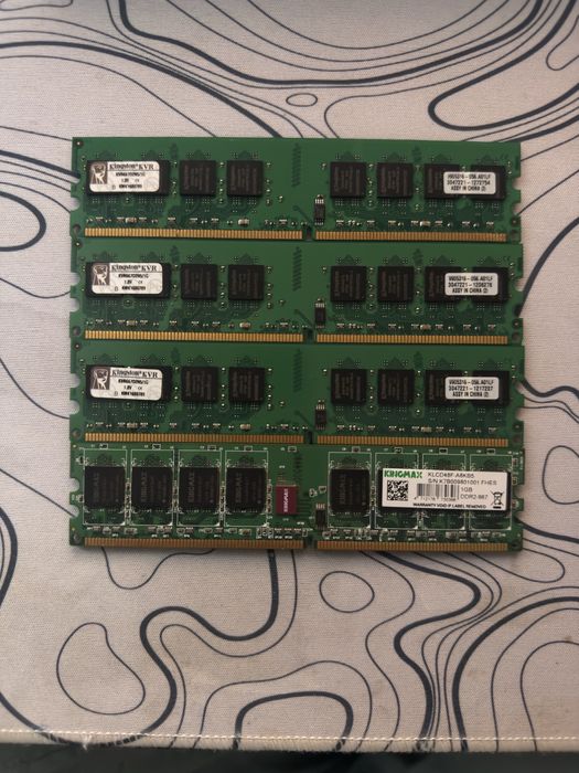 Vând 4 plăcuțe RAM DDR2 – 1 GB fiecare