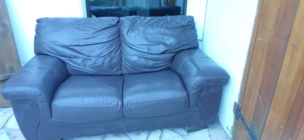 vand canapea piele ,2locuri si masa stejar 6 locuri