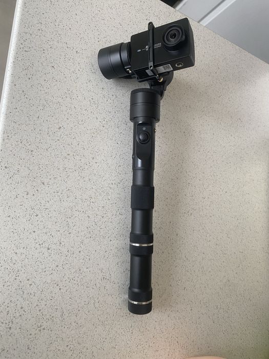 Екшън камера Xiaomi Yi 4k action camera и стабилизатор Zhiyun Evo Z1