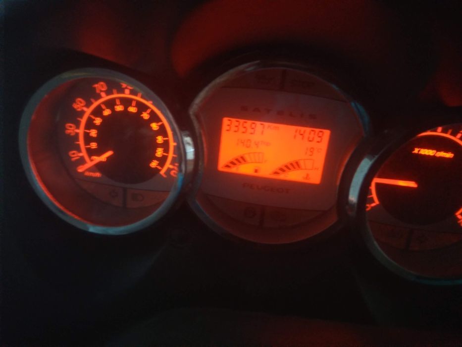 Пежо Сателит 250