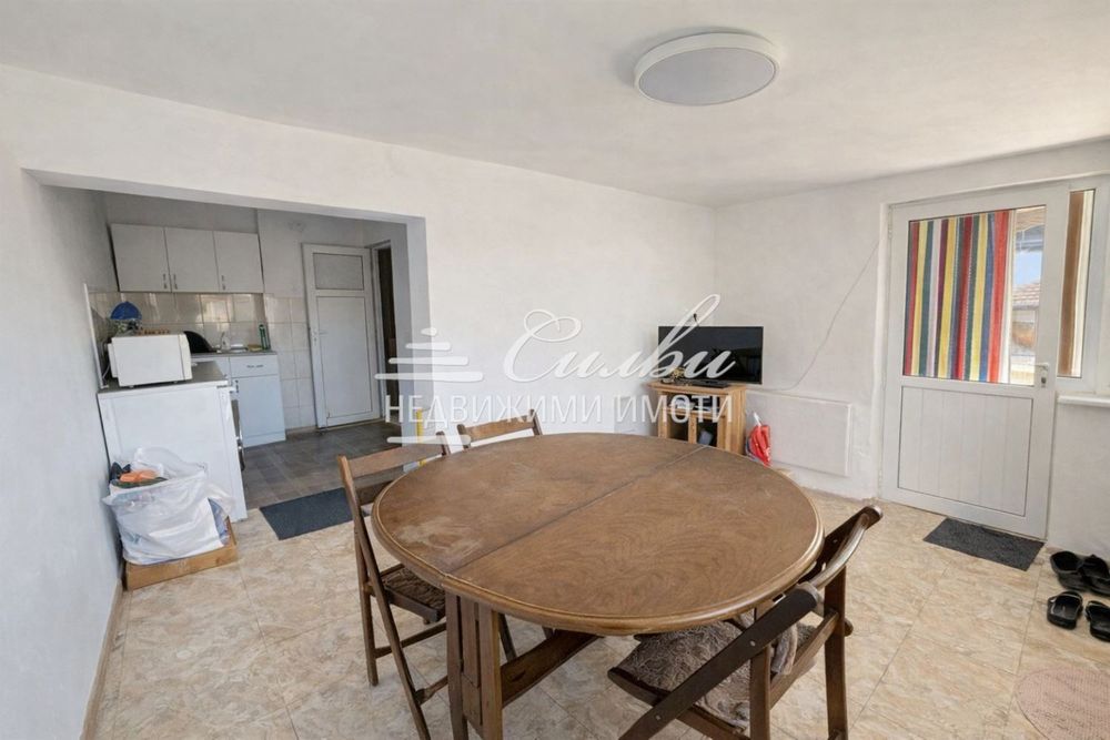 Самостоятелна ТУХЛЕНА къща на ПЛОЧА - гр. Нови пазар!