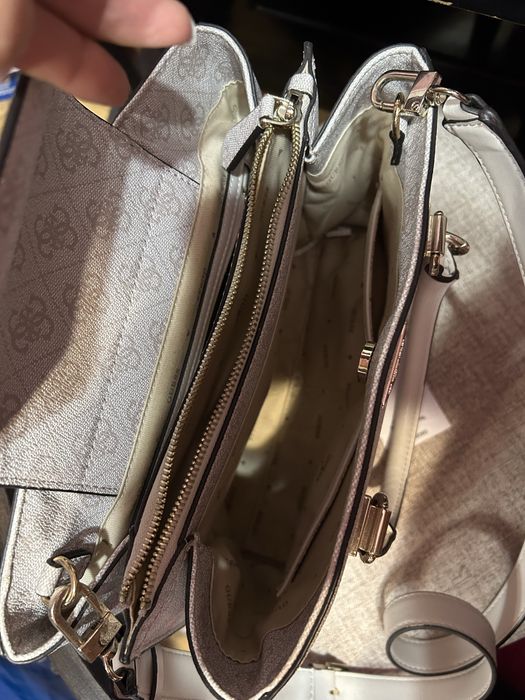 Оригинална чанта Guess