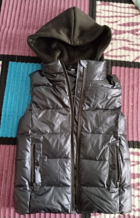 Продаётся безрукавка.