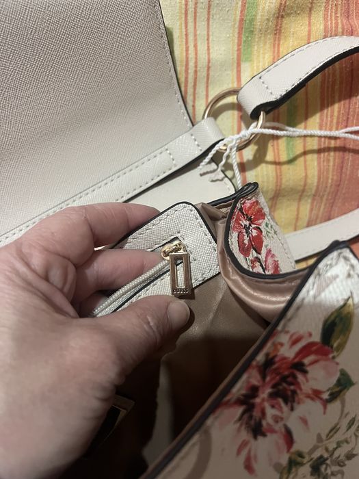 Дамска чанта guess